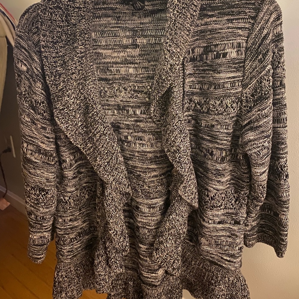 Mid-length sweater cardigan with ruffles